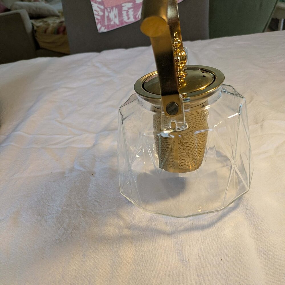 Clear Glass Teapot with Gold Tone Lid & Infuser | Faceted Tea Pot | Elegant Mode - Picture 2 of 4